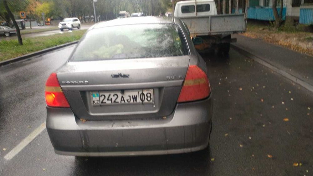 Машина шевррлет авео