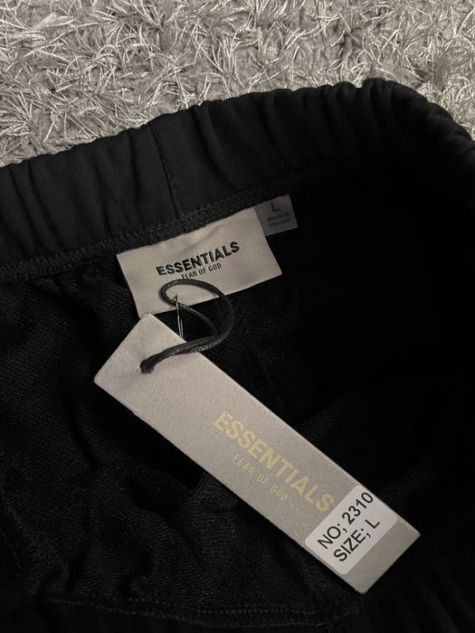 Essentials къси панталони