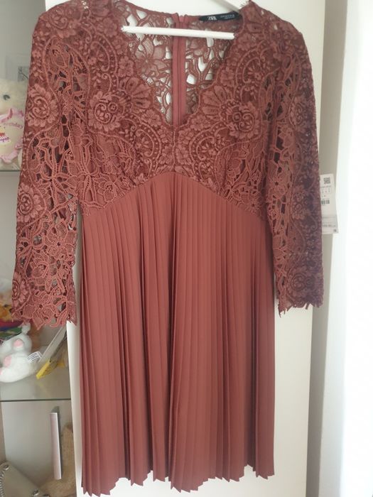 Rochie Zara eleganta, cu dantela si pliuri, noua, cu eticheta