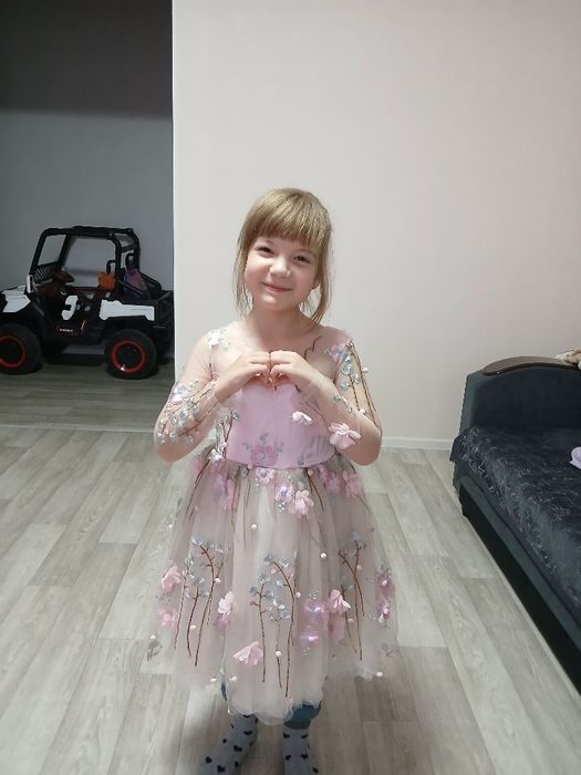 Продам праздничные платья.