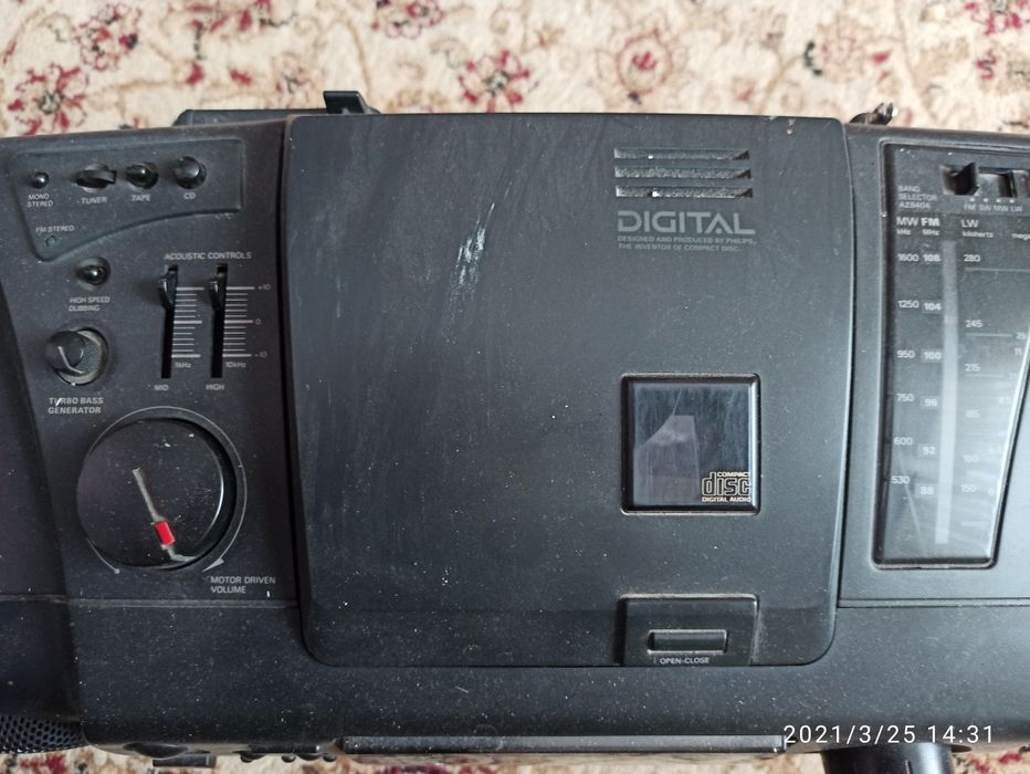 Продам аудио магнитолу Philips.