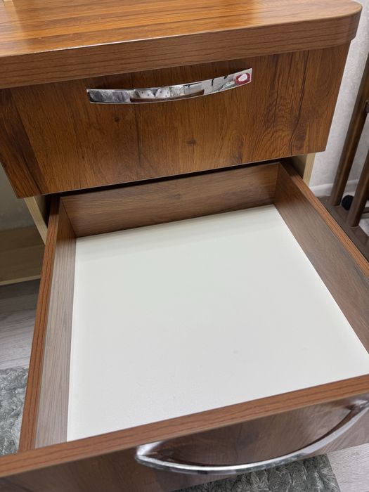 Продается письменный стол