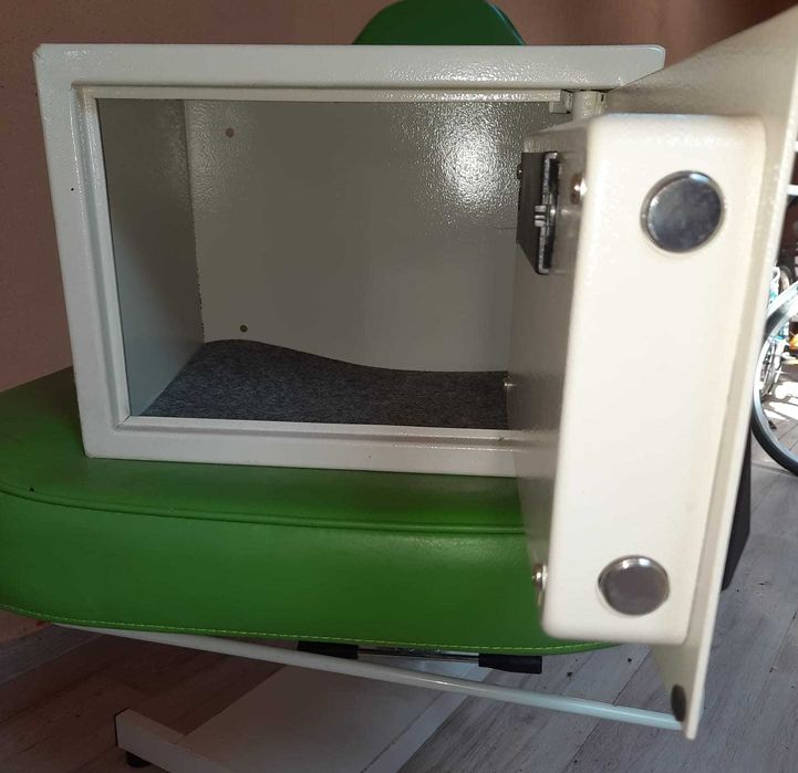 Vand seif Comsafe Atlantis 1 alb cu pin si cheie