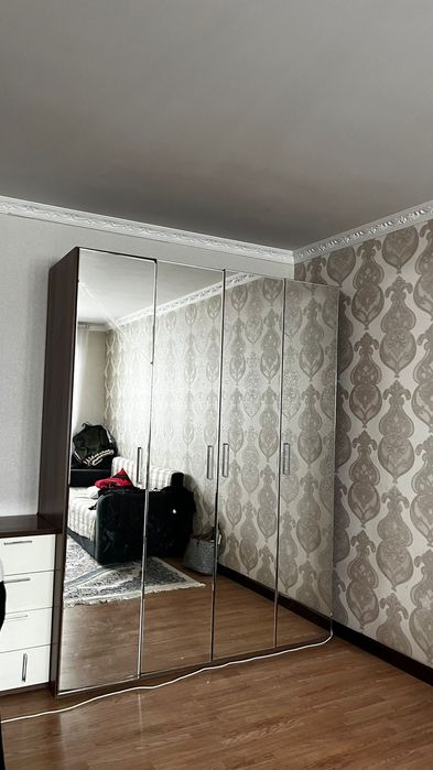 Продам 4-х дверный шкаф