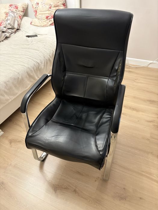 Кресло крепкое .