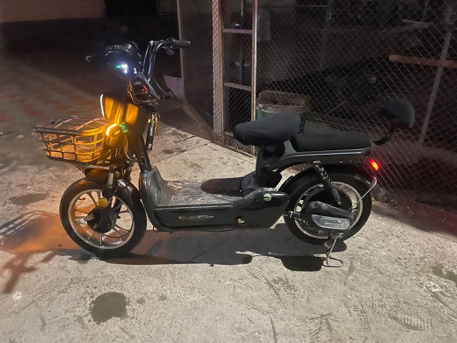 AET электроскутер