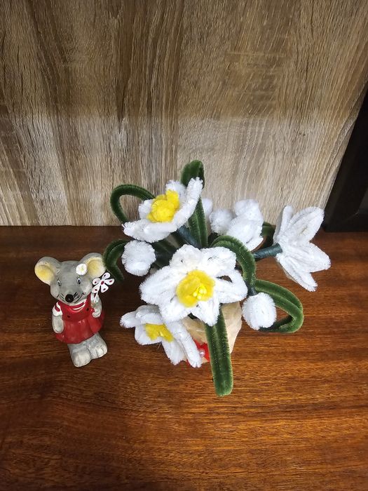 Aranjamente florale din sarma plusata