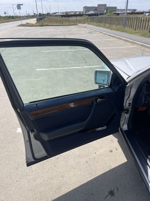Продам мерс 124 е300 автомат обмен есть