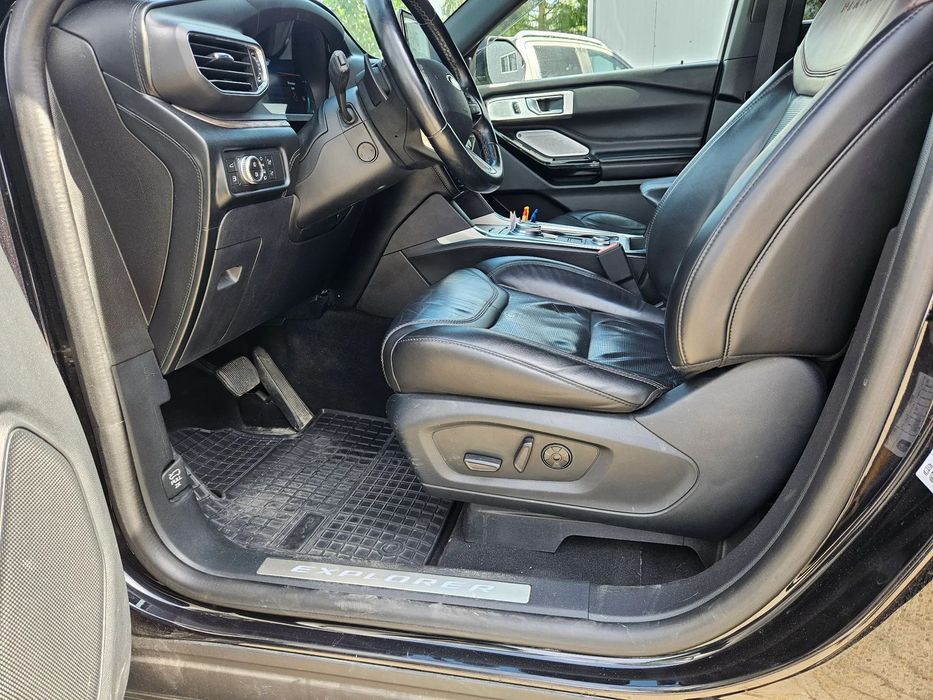 Ford Explorer Ford Explorer Platinium,3.0L,PHEV,457 HP,panoramic,7 locuri,