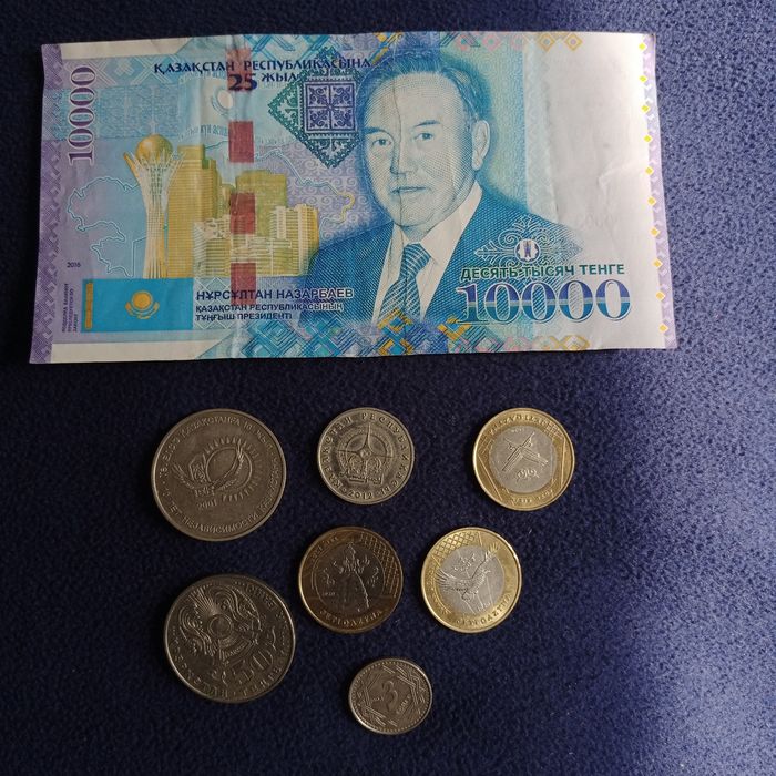 Юбилейные монеты и 10000 тг