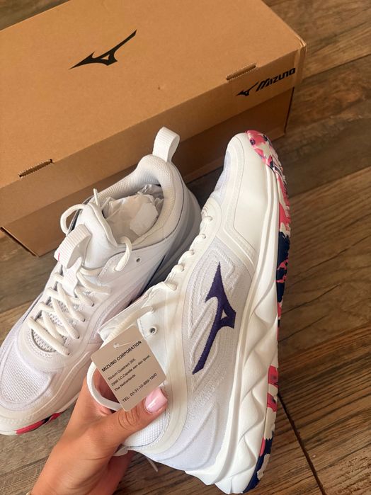 Чисто Нови волейболни обувки MIZUNO