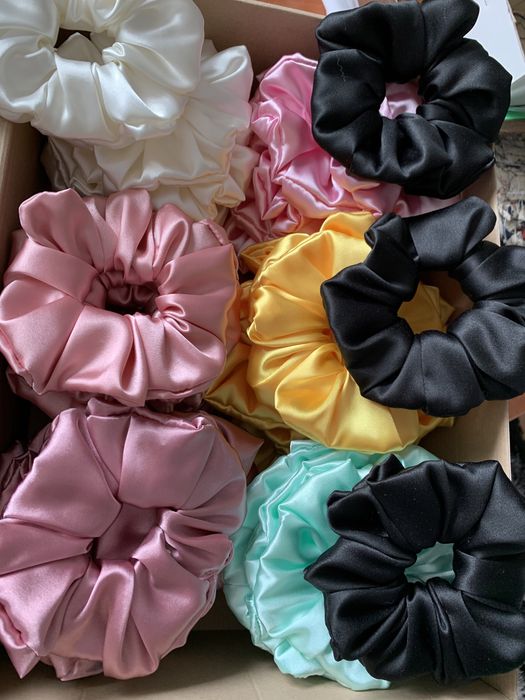Скрънчи в различни цветове от сатен
