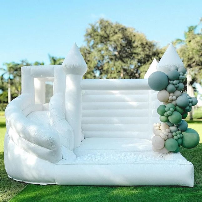 Castel gonflabil bubble house trambulina masinute electrice kart anima