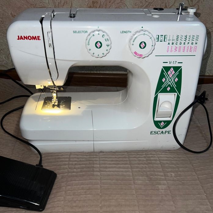 Швейную машинку Janome V-7