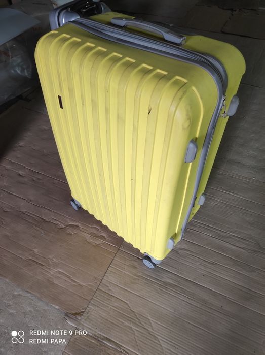 Чемодан б/у продам в рабочем состоянии.