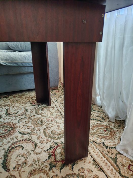 Продам срочно стол