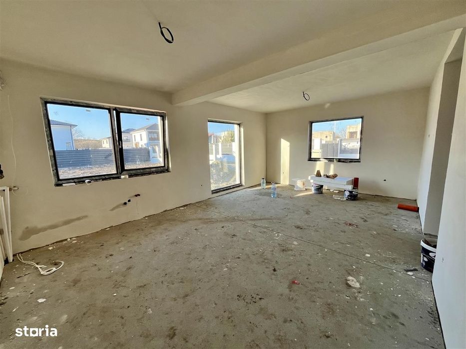 Casa cu teren de 420 mp, 5 camere, 2 băi - Zona linistita
