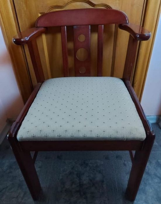 Продам стулья разные