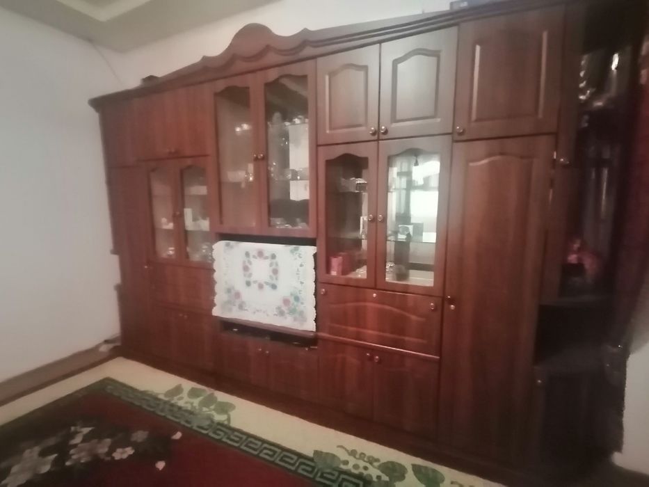 Stenka mebel eni 4,30 boʻyi 2,80 qirchilmagan oynali...