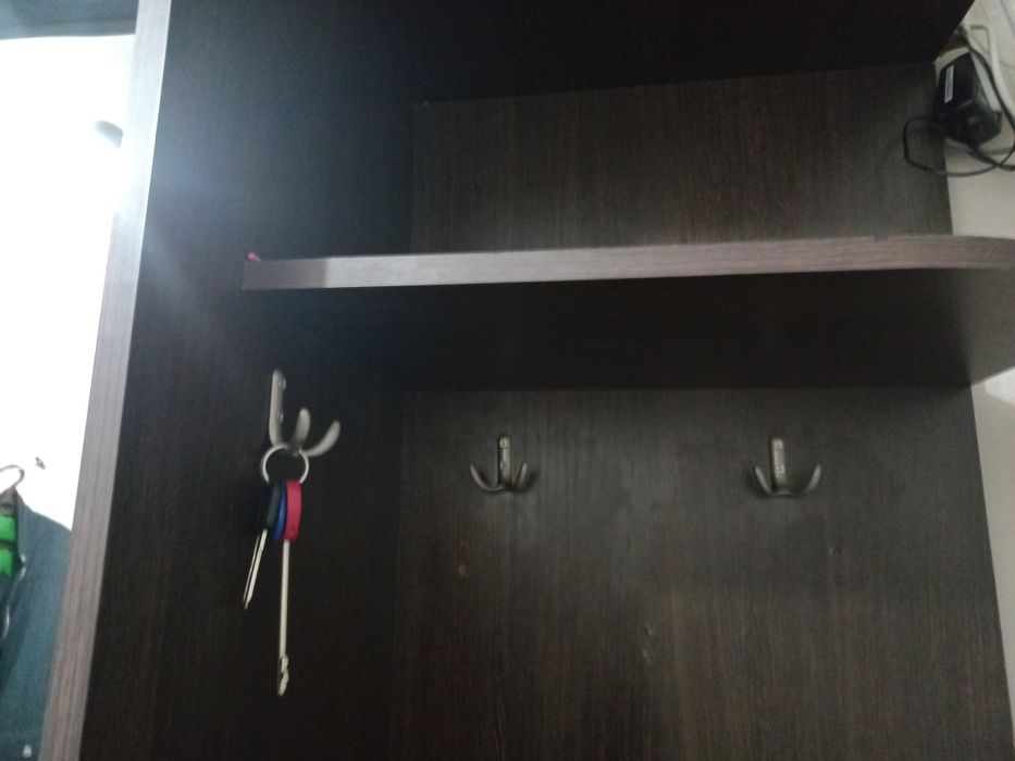 Шкаф в прихожую продам