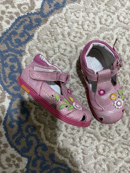 Продам сапожки 23 размер есть и доя мальчика смотрите фото