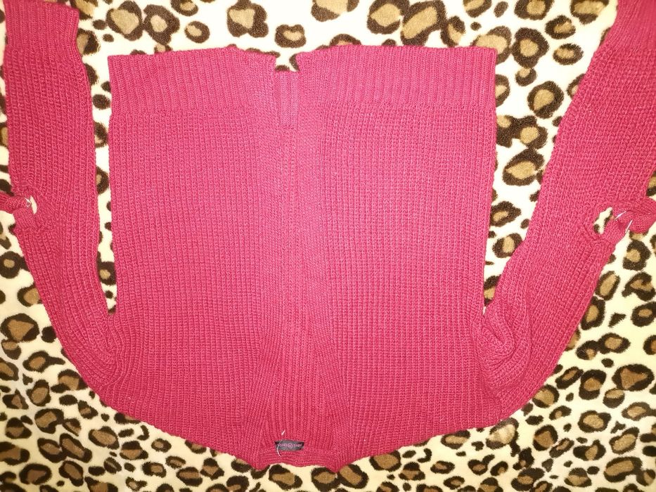 Cardigan nou fără eticheta, de culoare caramizie