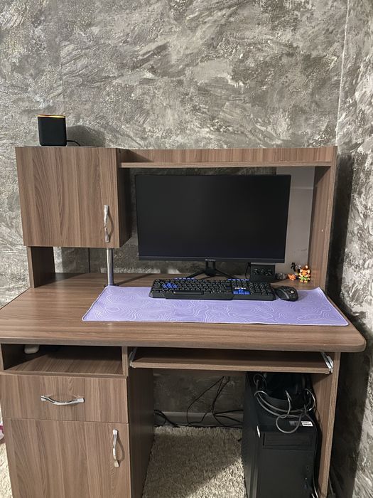 Продам компьютерный стол