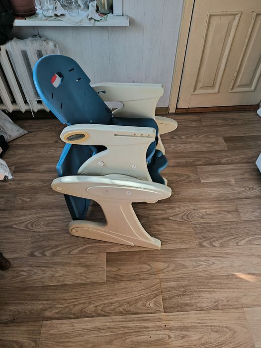 продам детский раскладной стол-стул Chicco