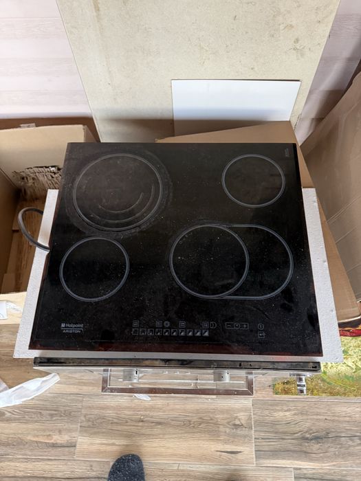 Фурна за вграждане и котлони Hotpoint Ariston