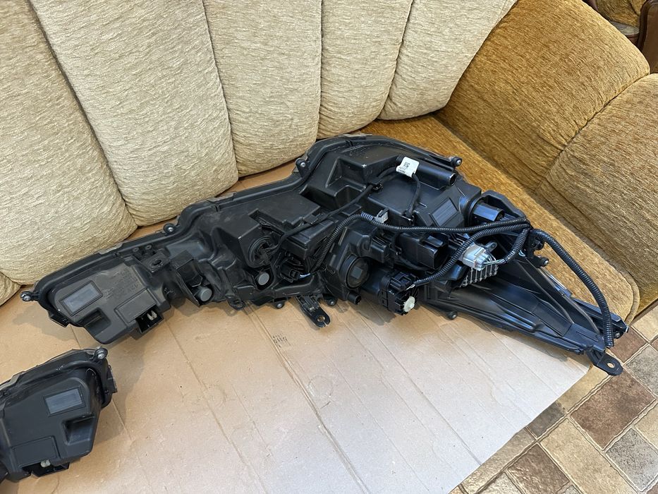 Faruri, Far stanga / Far dreapta Toyota Corolla 2018-2022, E210