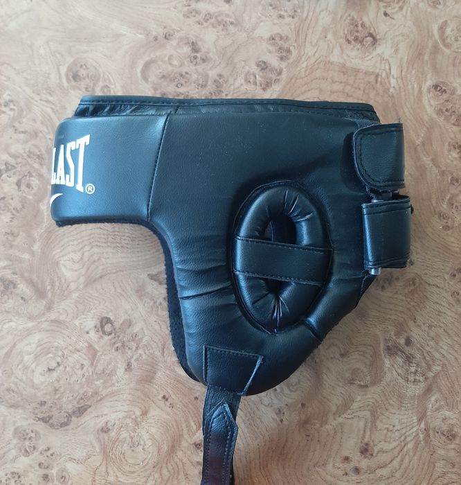 Боксерский шлем .