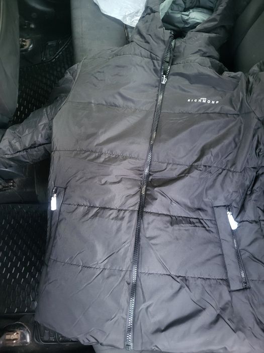 Geaca Richmond 2 fete  masura L originala