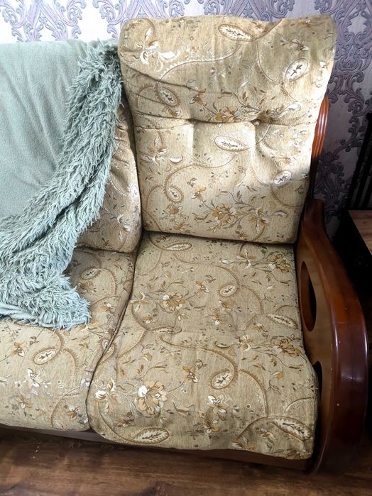 Продам диван дерево