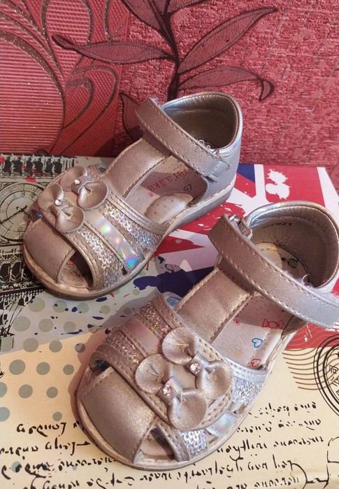 Детские босоножки