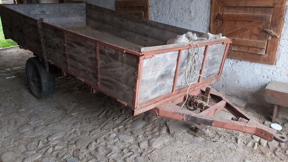 Tractor U445 și remorcă