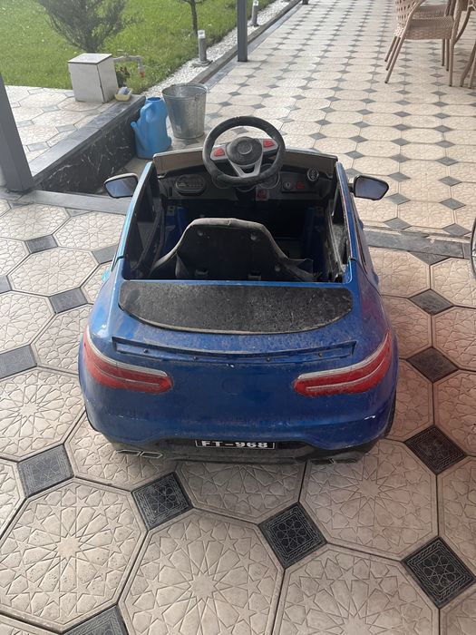 Mercedes синий очень класный