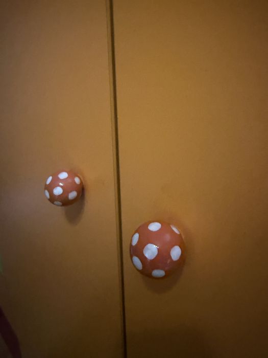 Яркий шкаф для детской комнаты