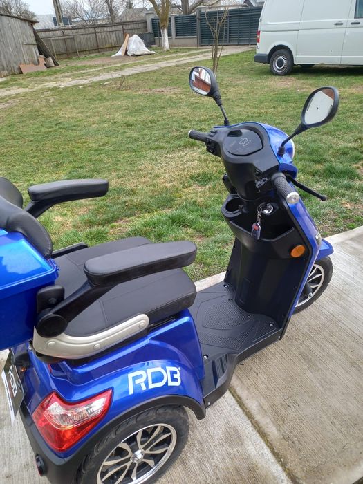 Vand triciclu electric perfect funcțional folasit doar un an și jumata