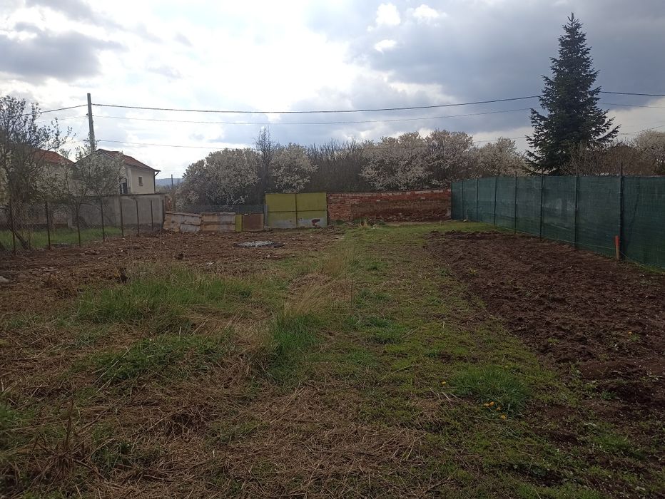 Продава се Урегулиран поземлен имот в село Алино! Софийска област!