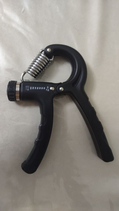 Регулируемый эспандер 5–60 кг — почти новый — 25 000 сум (срочно)