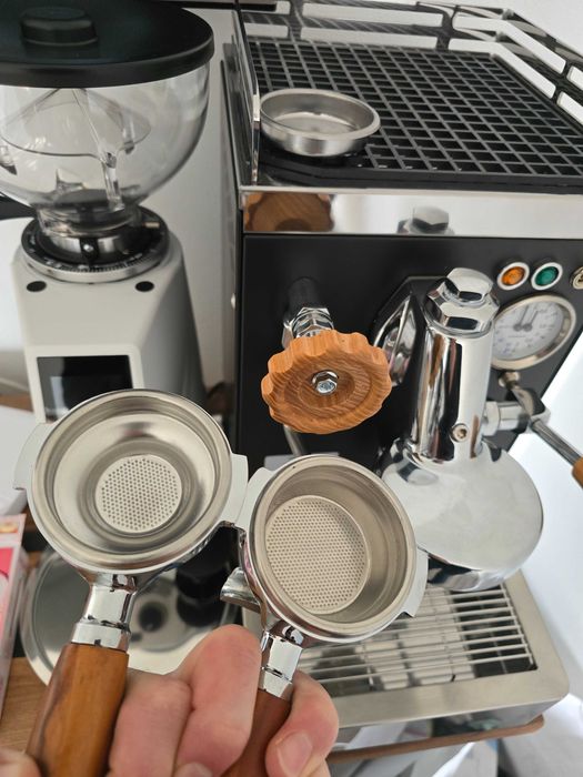 Espresor si rasnita de cafea profesionale