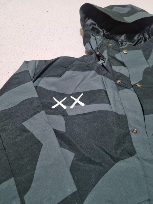 The North Face x KAWS Retro 1986 Mountain Jacket – Limited (Внос)