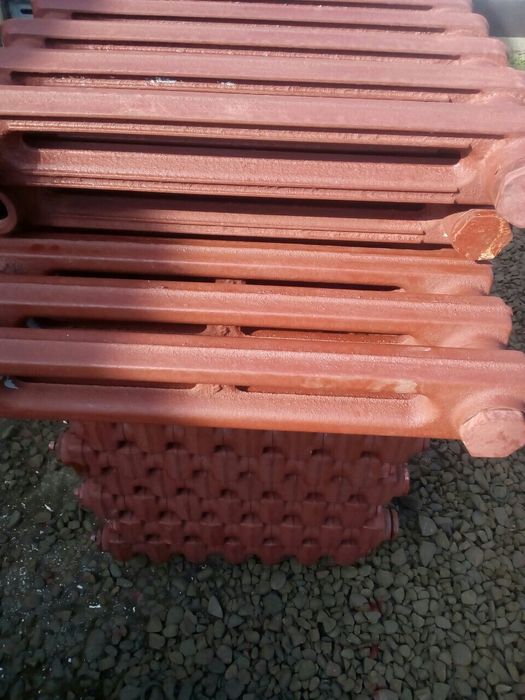 Продаем чугунные батареи отопления.