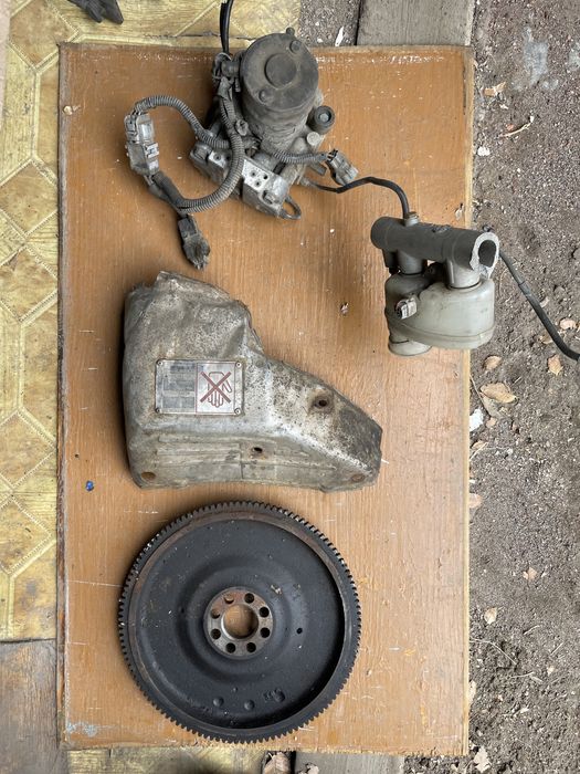 Запчасти на Тойота Карина е