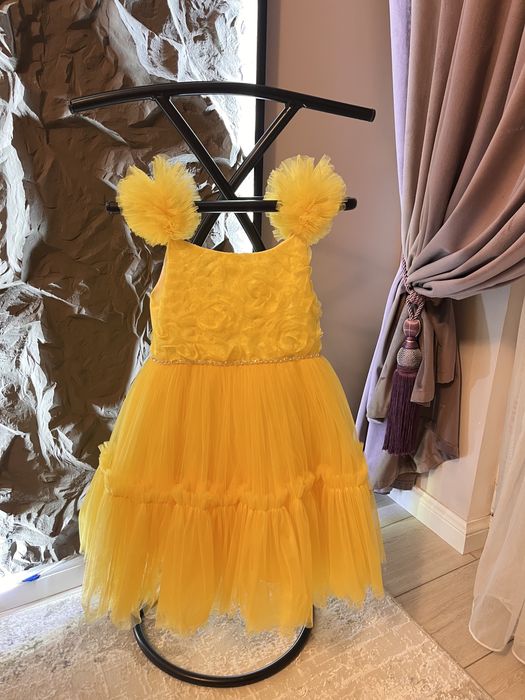 Продам нарядные платья