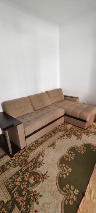 Диван коричневый