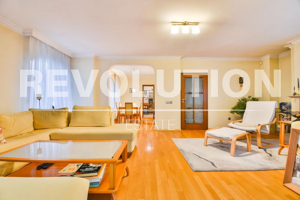 Дава се под наем Къща в София, Надежда 2 - 300 кв.м за 1785 € - Снимка #1