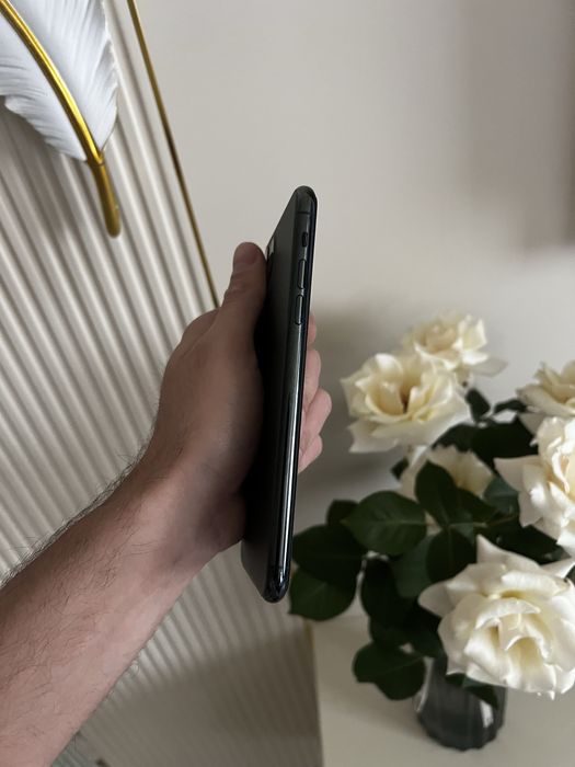 Продам IPhone 11 pro max 64gb