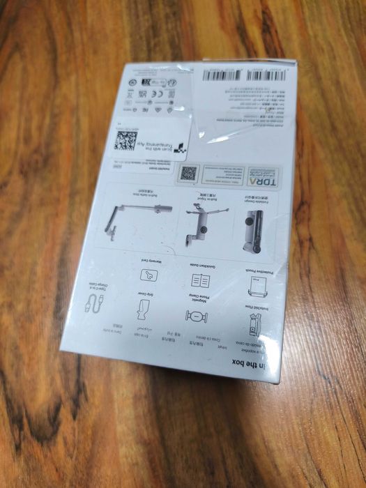 ЧИСТО НОВ В ЦЕЛОФАН гимбъл Insta360 Flow Gimbal стабилизатор гимбъл...