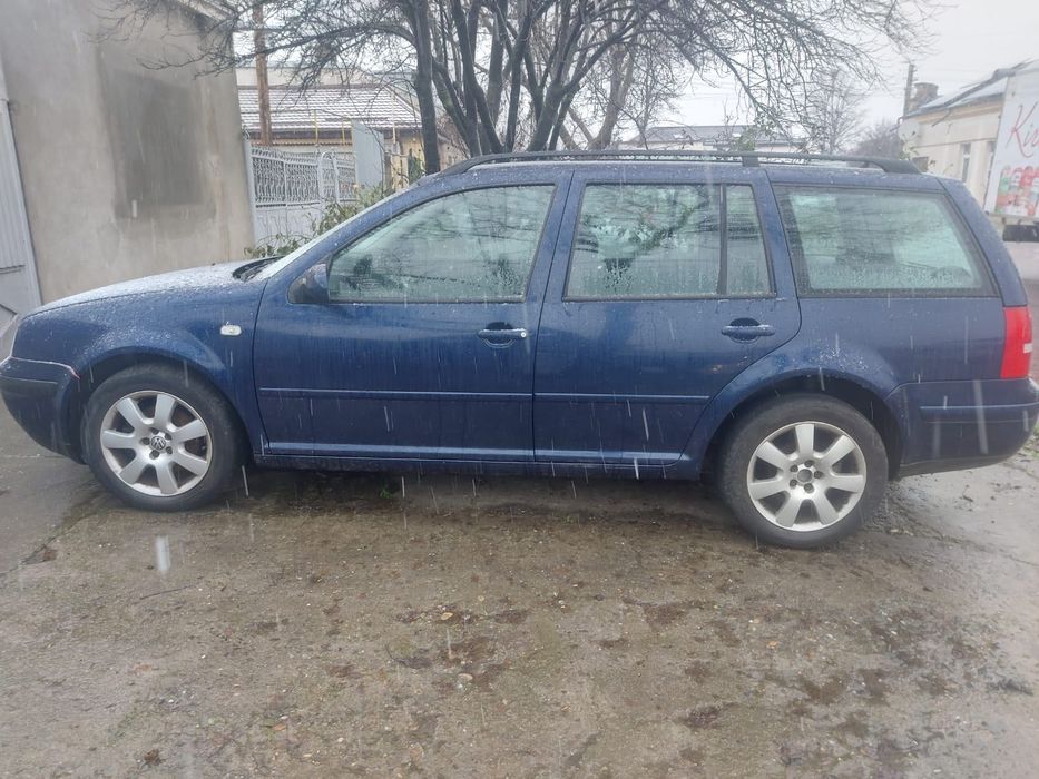 Vând Volkswagen Golf 4